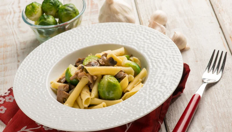 Pasta con coles de Bruselas