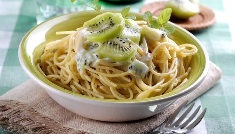 Pasta con kiwi