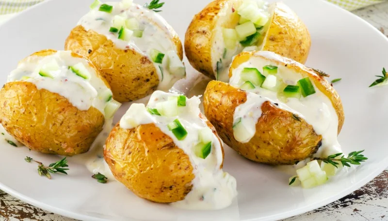 Patatas rellenas de queso azul