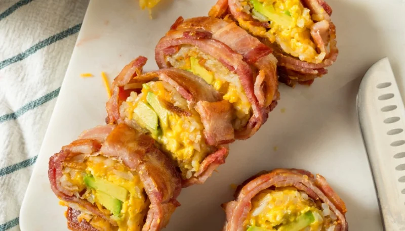 Rollitos de bacon y huevos