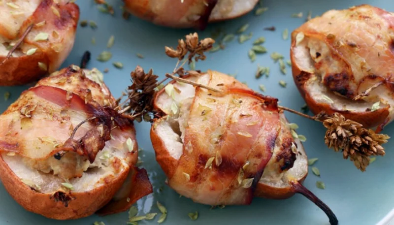 Rollitos de pera y bacon