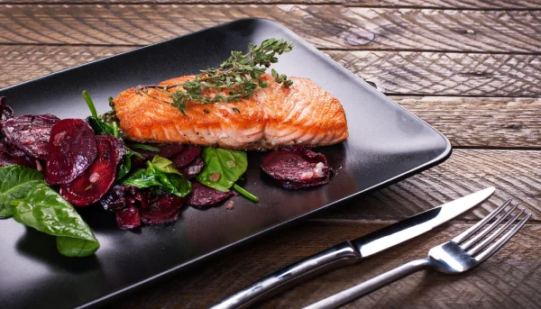Salmón con remolacha