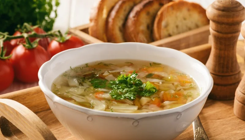 Sopa de verduras de primavera