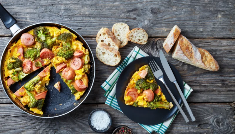 Tortilla de salchicha y brócoli