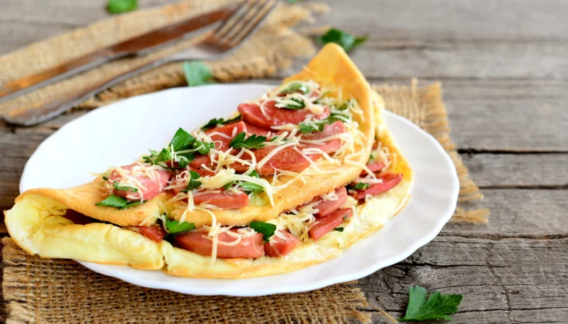 Tortilla francesa con salchichas