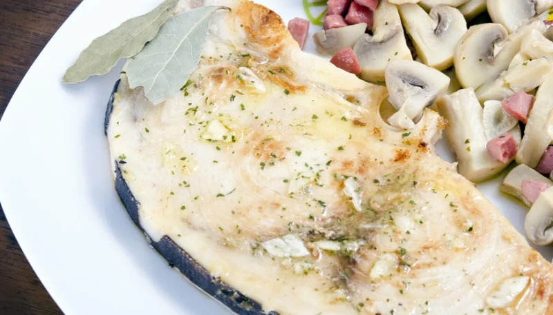 Pez espada con champiñones