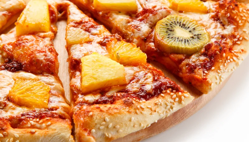 Pizza con kiwi y piña