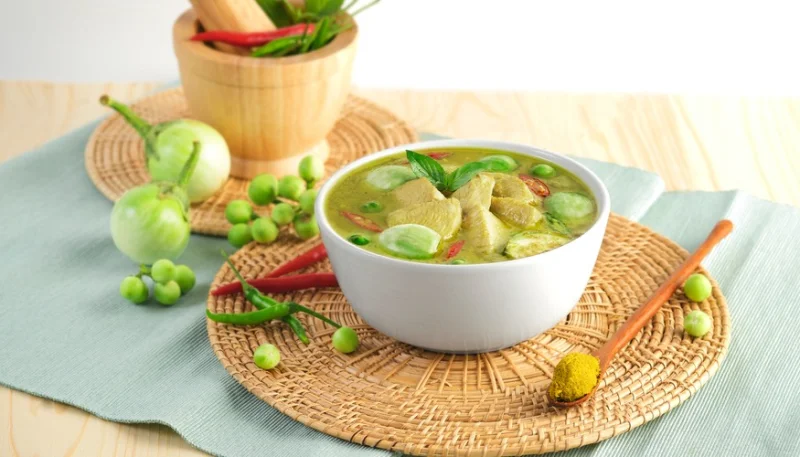 Sopa de pollo y guisantes