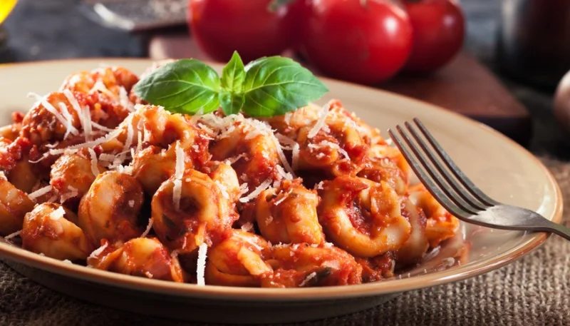 Tortellini con tomate
