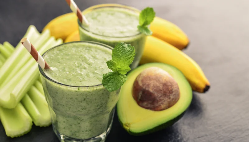 Batido de apio y aguacate
