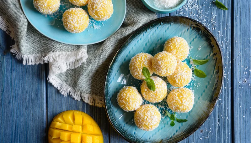 Bolitas de mango y coco