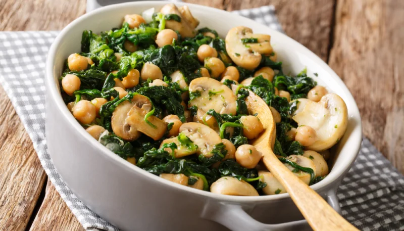 Espinacas con garbanzos y champiñones