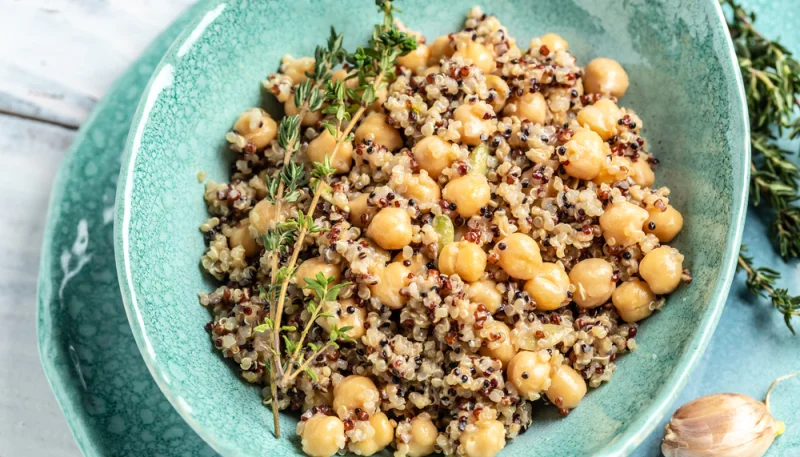 Ensalada de quinoa y garbanzos