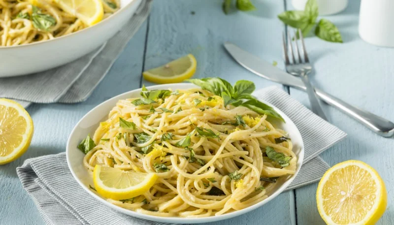 Espaguetis al pesto con aroma de cítricos