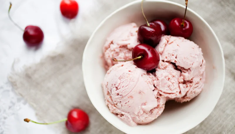 Helado de cerezas casero