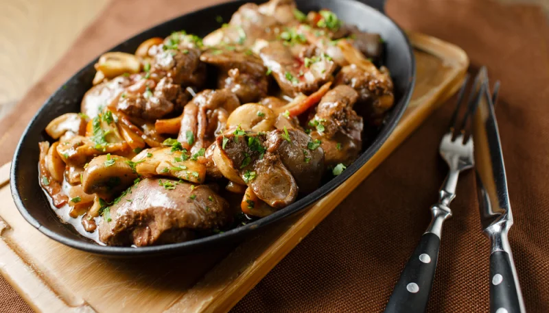 Hígado de ternera con champiñones