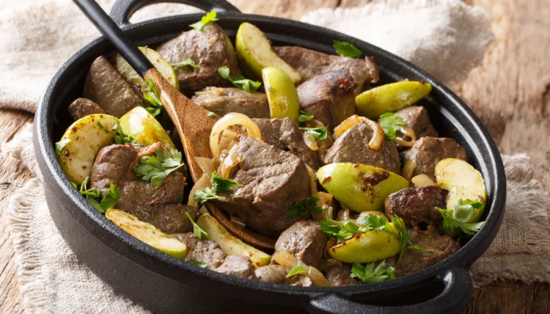 Hígado de ternera con manzanas