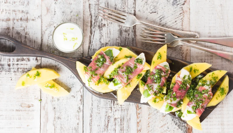 Mango con jamón y queso