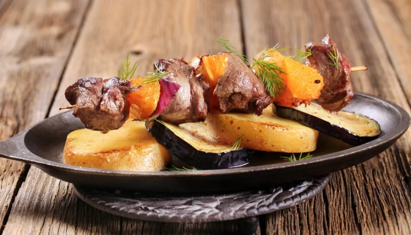 Brochetas agridulces