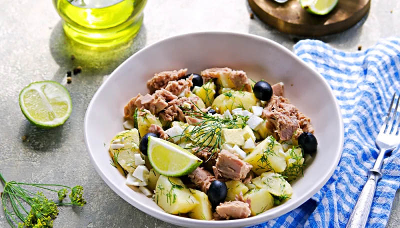 Ensalada de atún y aceitunas