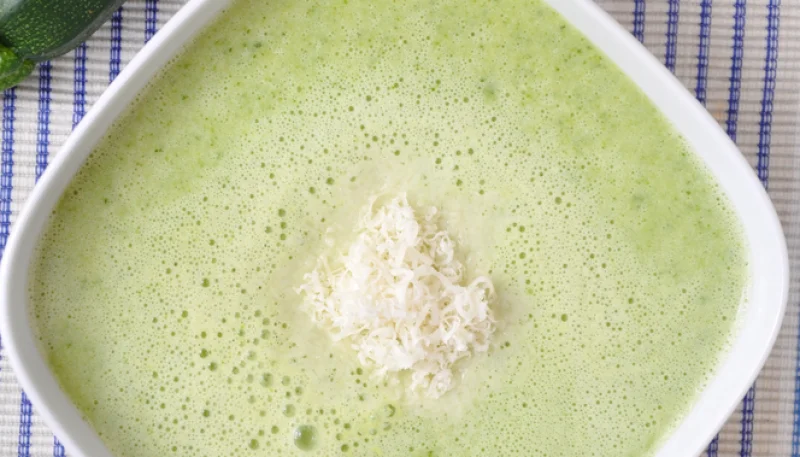 Gazpacho de calabacín y yogur