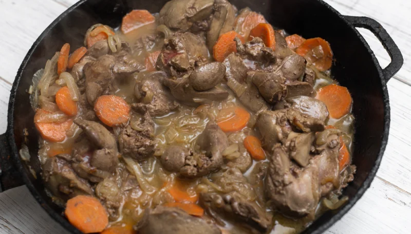 Hígado de pollo con zanahorias