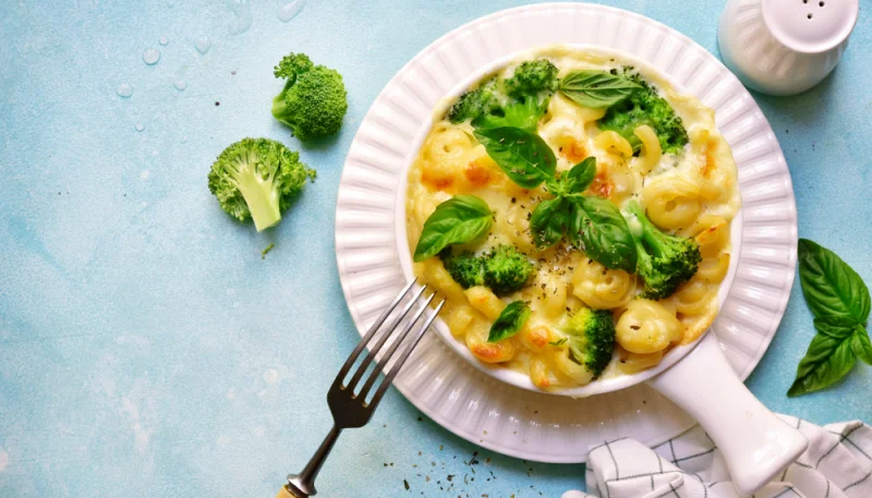 Macarrones con queso y brócoli