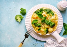 Macarrones con queso y brócoli