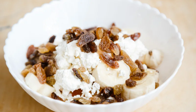 Queso feta con plátanos