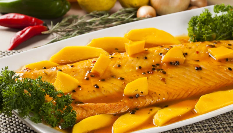Salmón con salsa de maracuyá