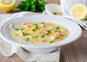 Sopa de salmón y queso