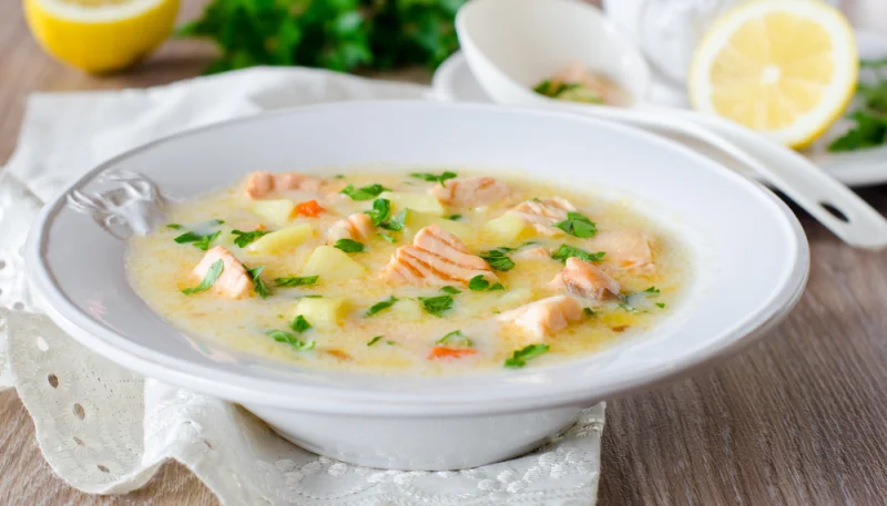 Sopa de salmón y queso