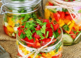 Ensalada de zanahoria, pepino y tomate