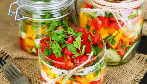 Ensalada de zanahoria, pepino y tomate