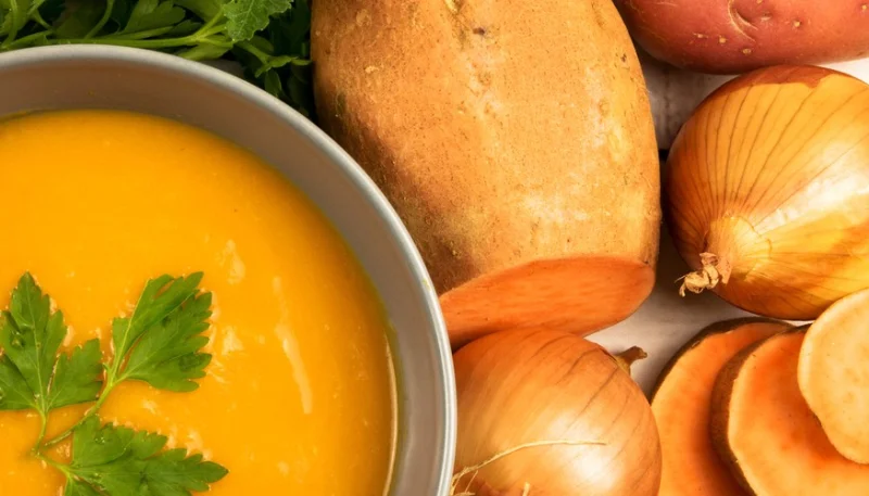 Crema de batatas, coco, curry y jengibre