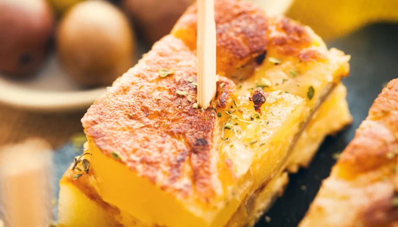 Pinchos de tortilla con pimiento