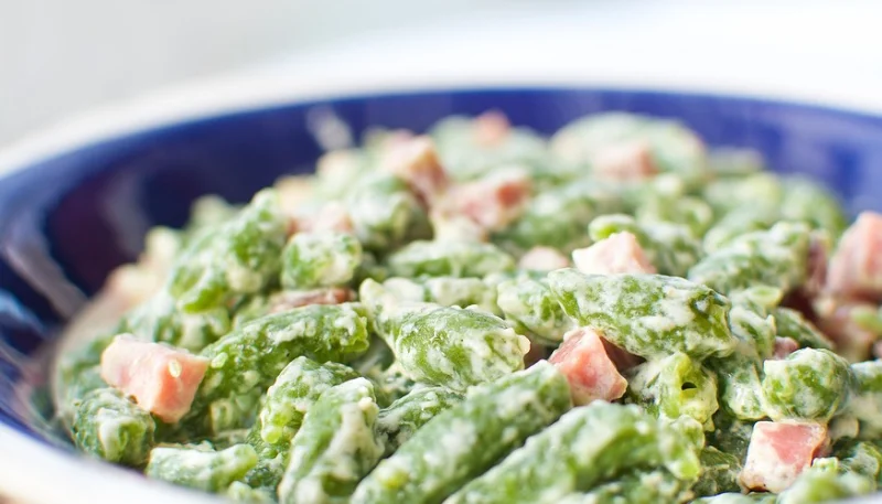 Spatzle con bacon y nata