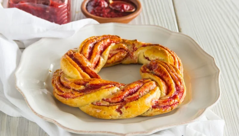 Corona de hojaldre con mermelada