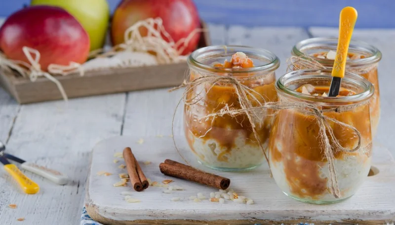 Arroz con leche con manzanas caramelizadas