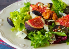 Ensalada de uvas, higos y queso azul