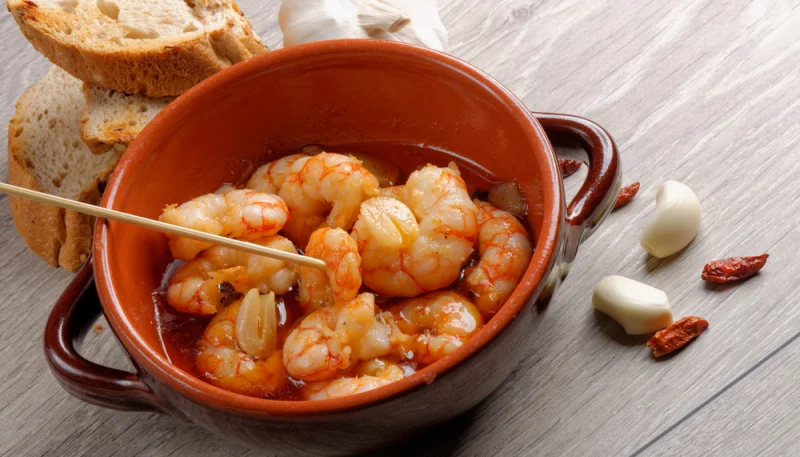 Camarones al ajillo y aceite