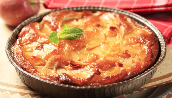 Tarta de manzana con mermelada de melocotón