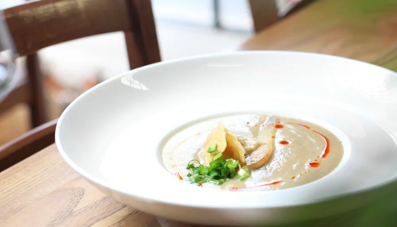 Crema de puerros y pera