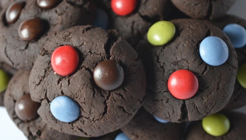 Galletas de brownie con M&M