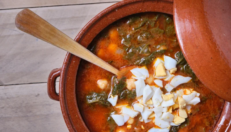 Garbanzos guisados con huevo duro