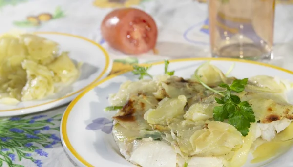 Filetes de dorada con costra de patatas