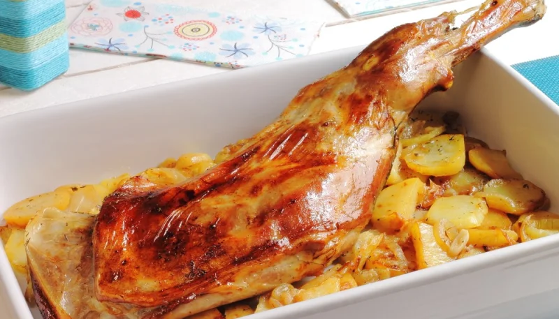 Paletilla al horno con patatas