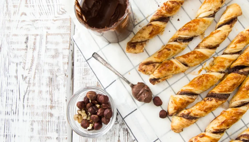 Palitos de hojaldre con Nocilla