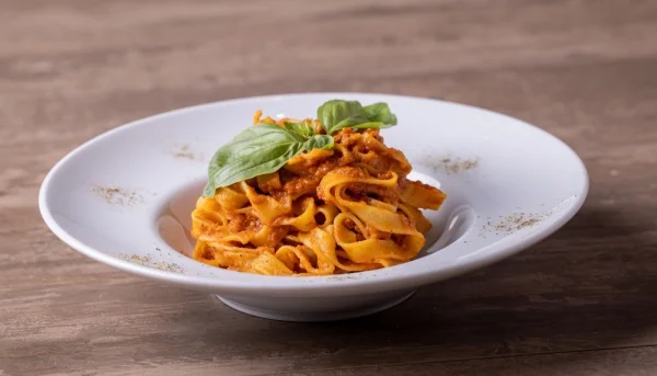 Pasta con salsa de lentejas y anacardos