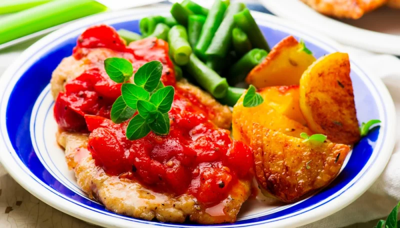 Pavo a la pizzaiola con patatas